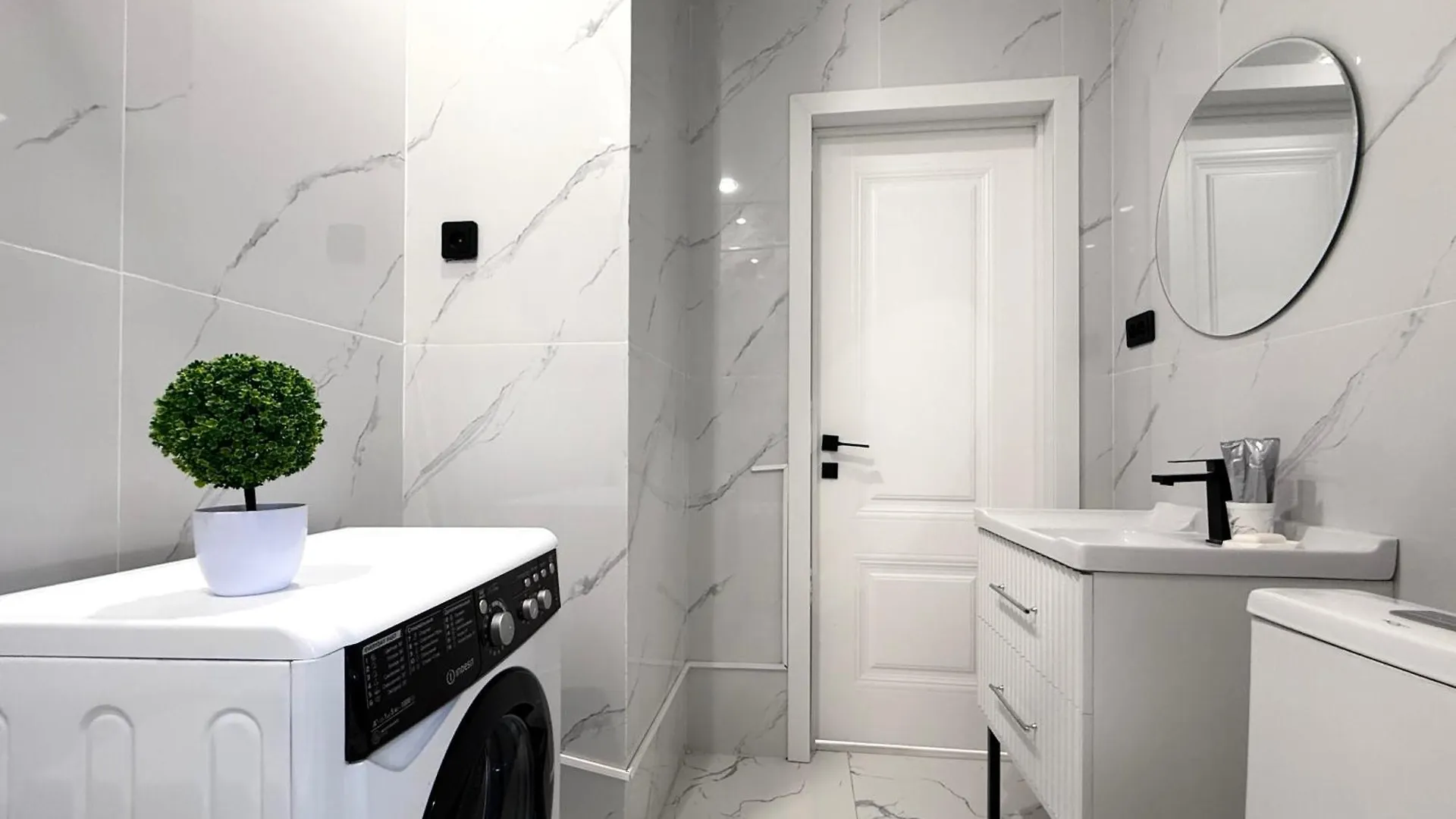 אלמטי Raimbek19-45 Residence 1Br Nearby Metro & Drinking Water As A Gift